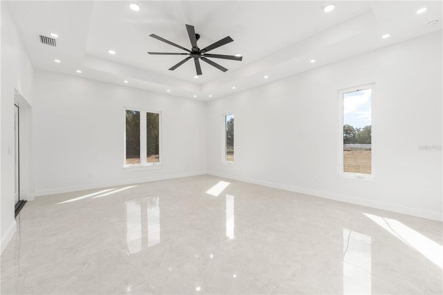 Spacious, unfurnished interior of a new home in , Ocala (Image 21).