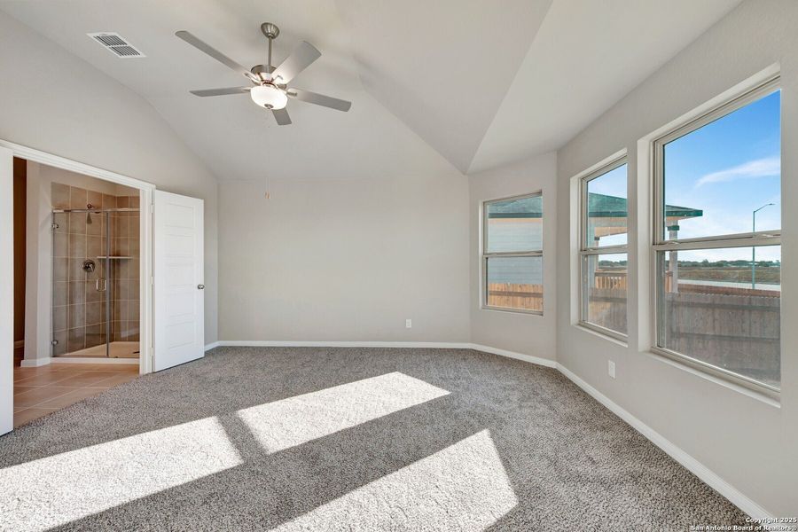Spacious, unfurnished interior of a new home in Greenspoint Heights, Seguin (Image 16).