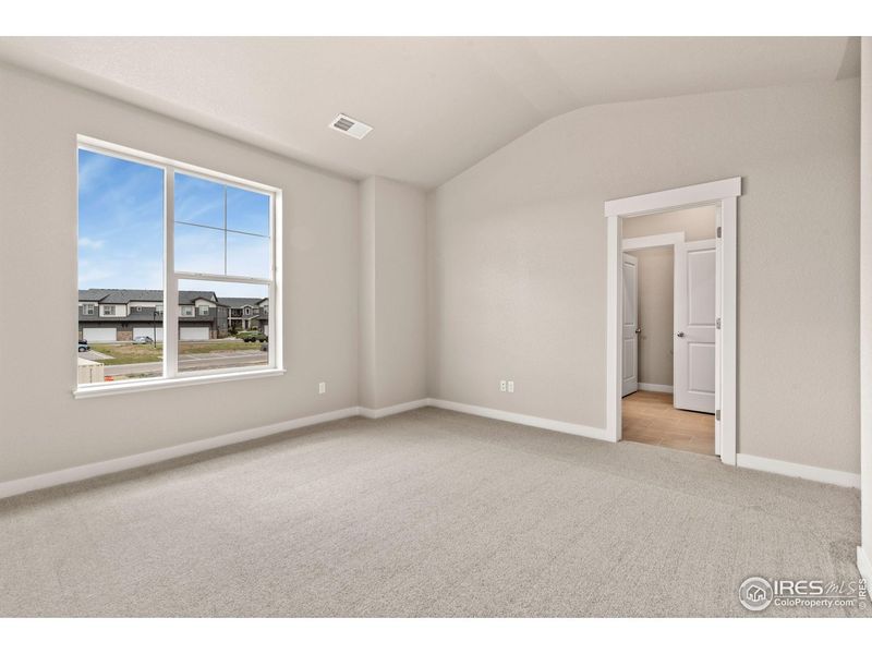 Spacious, unfurnished interior of a new home in The Lakes at Centerra - Discovery, Loveland (Image 13).