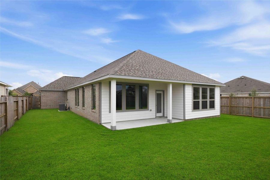 Exterior details and patio area of a home in Lago Mar  50'  &  55', Texas City (Image 3).