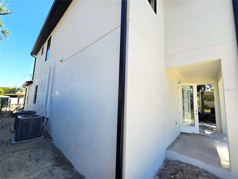 Exterior details and patio area of a home in , St. Petersburg (Image 3).