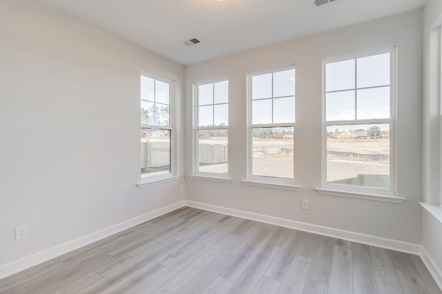 Spacious, unfurnished interior of a new home in Hendrix Farms, Lexington (Image 21).