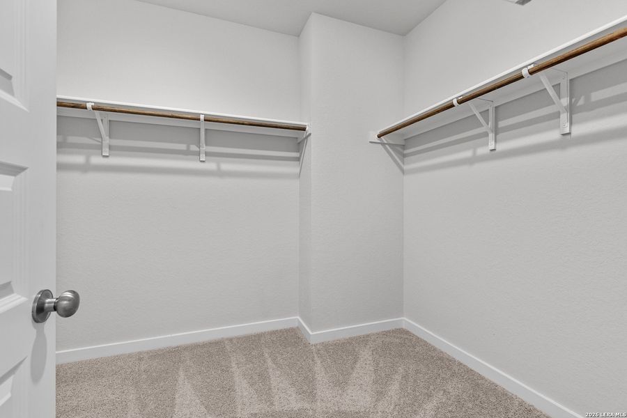 Spacious, unfurnished interior of a new home in Hacienda, San Antonio (Image 18).