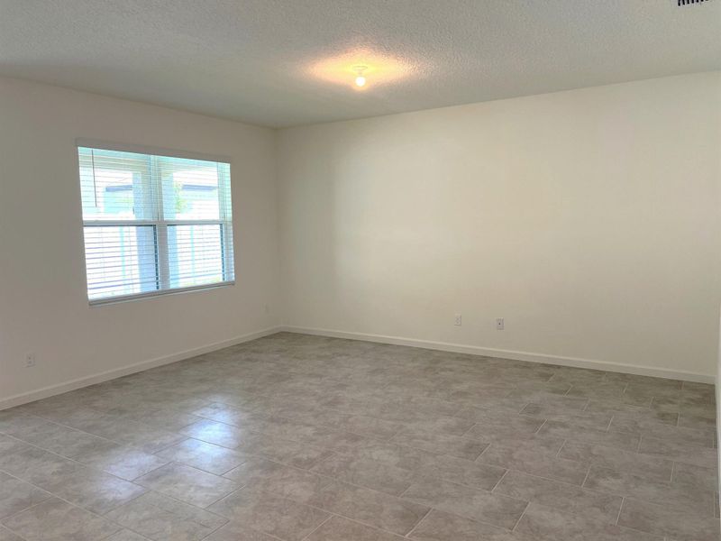 Spacious, unfurnished interior of a new home in Morningside, Fort Pierce (Image 26).