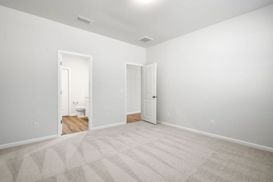 Spacious, unfurnished interior of a new home in Heartwood, Richmond Hill (Image 20).