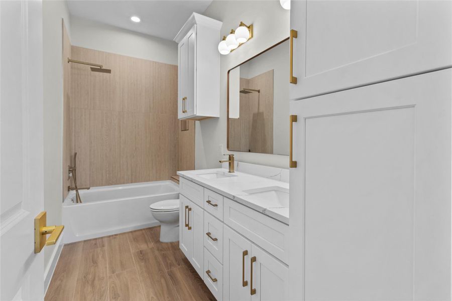 Furnished interior view inside a new home in , Kemah (Image 10).