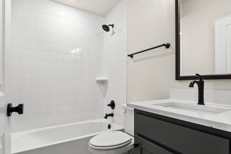 Furnished interior view inside a new home in Cottonwood Creek, Rowlett (Image 11).