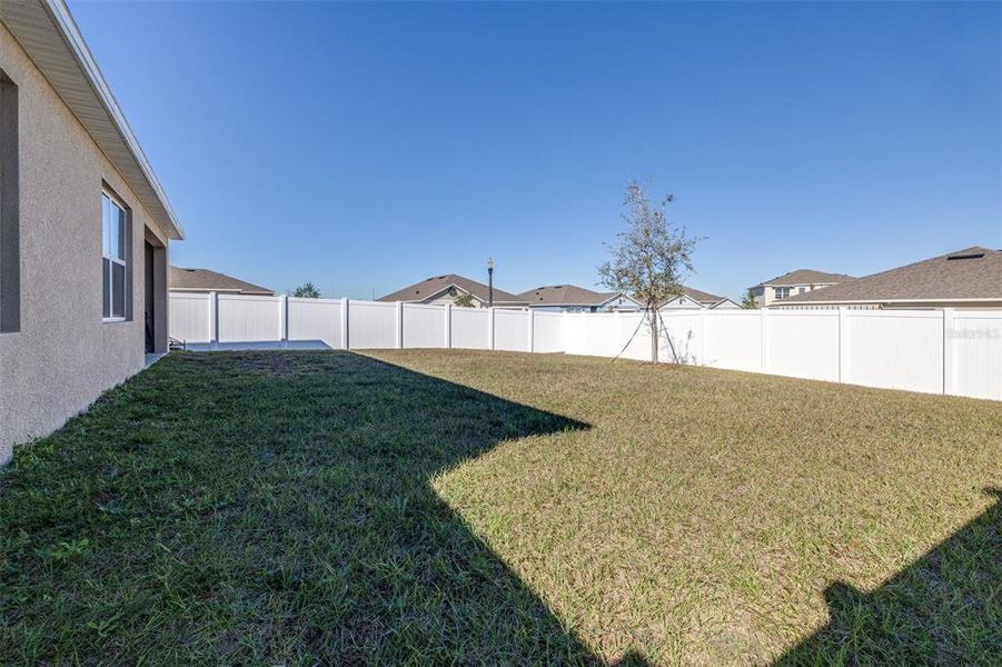 Exterior details and patio area of a home in , Bartow (Image 25).