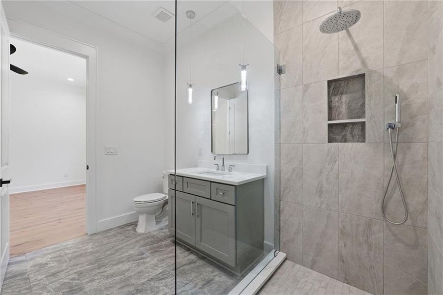 Furnished interior view inside a new home in , Bethlehem (Image 49).