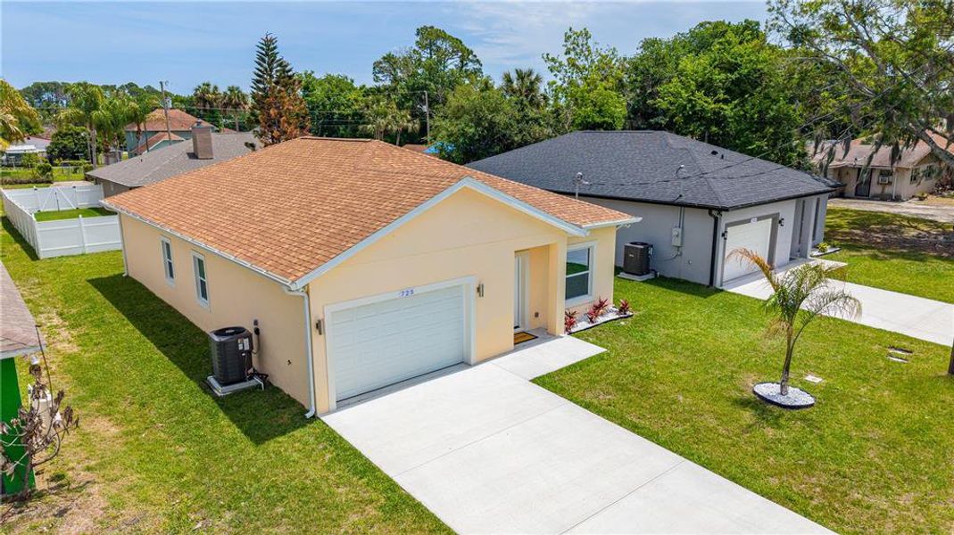 Front exterior of a new home in , Daytona Beach, FL, highlighting curb appeal (Image 21).