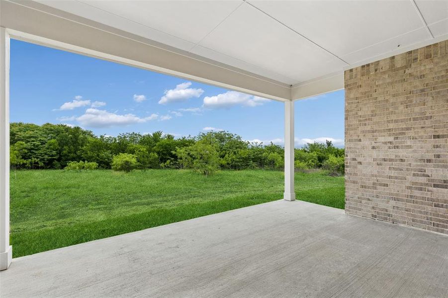 Exterior details and patio area of a home in Ellis Ranch Estates, Waxahachie (Image 3).