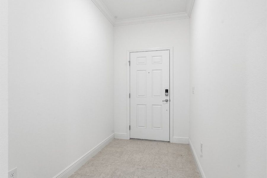 Spacious, unfurnished interior of a new home in Eden Hills, Lake Alfred (Image 43).