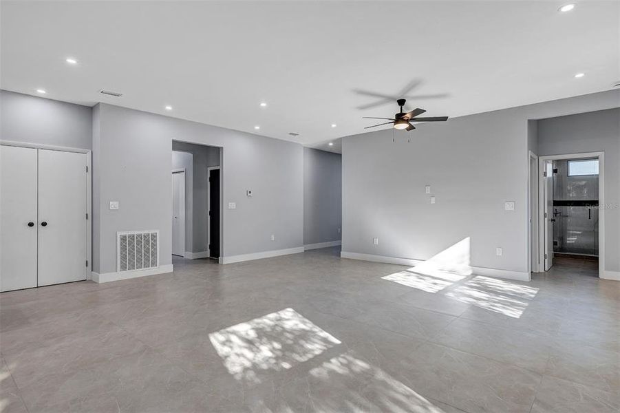 Spacious, unfurnished interior of a new home in , New Smyrna Beach (Image 17).