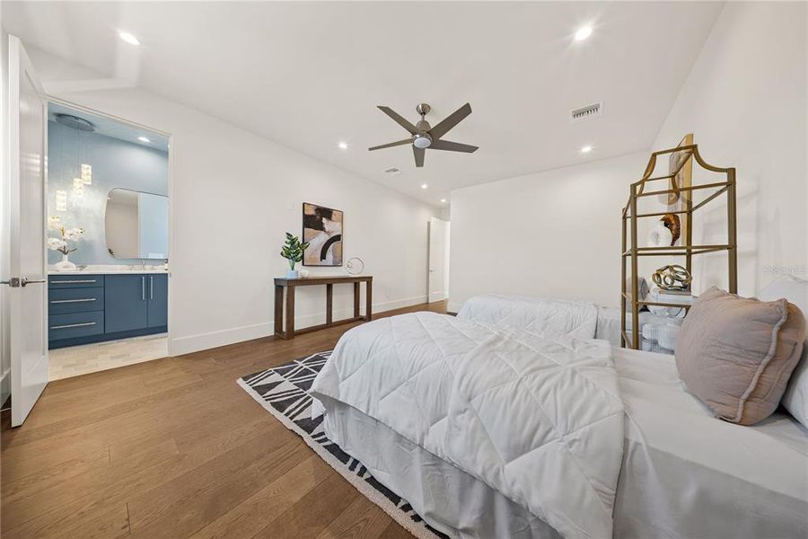 Furnished interior view inside a new home in , Orlando (Image 52).