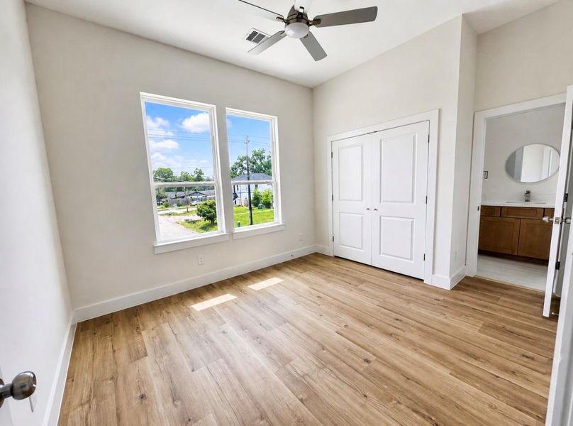 Spacious, unfurnished interior of a new home in , Houston (Image 19).