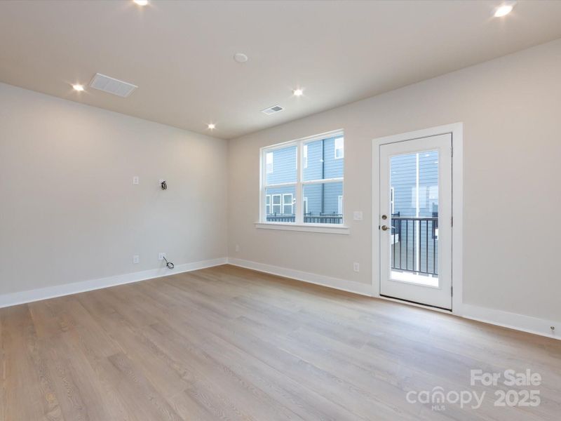Spacious, unfurnished interior of a new home in Context at Oakhurst, Charlotte (Image 13).