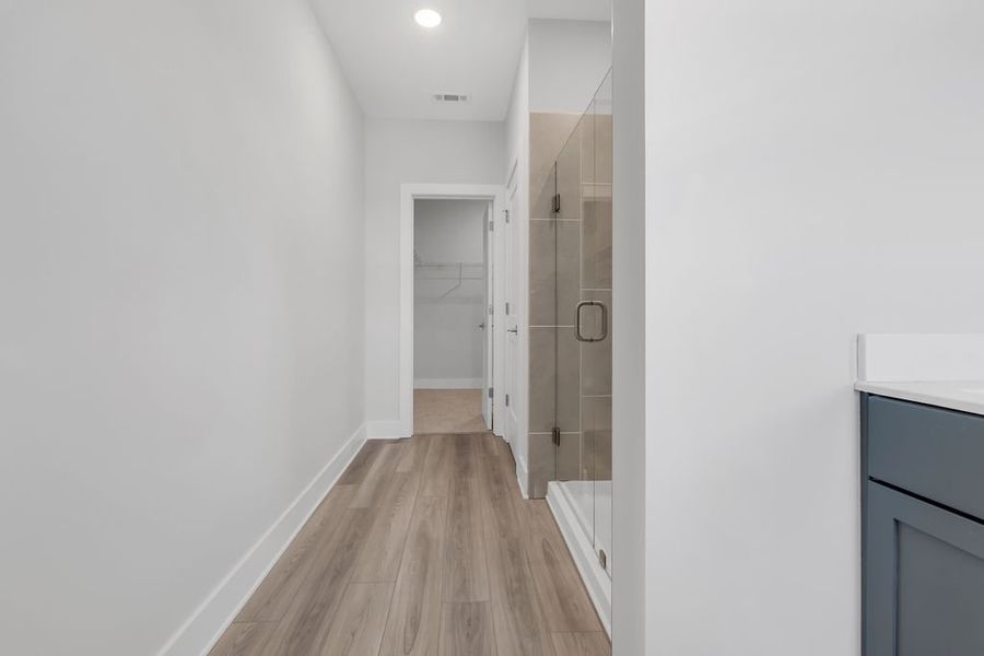 Spacious, unfurnished interior of a new home in Echo Park, Suwanee (Image 34).