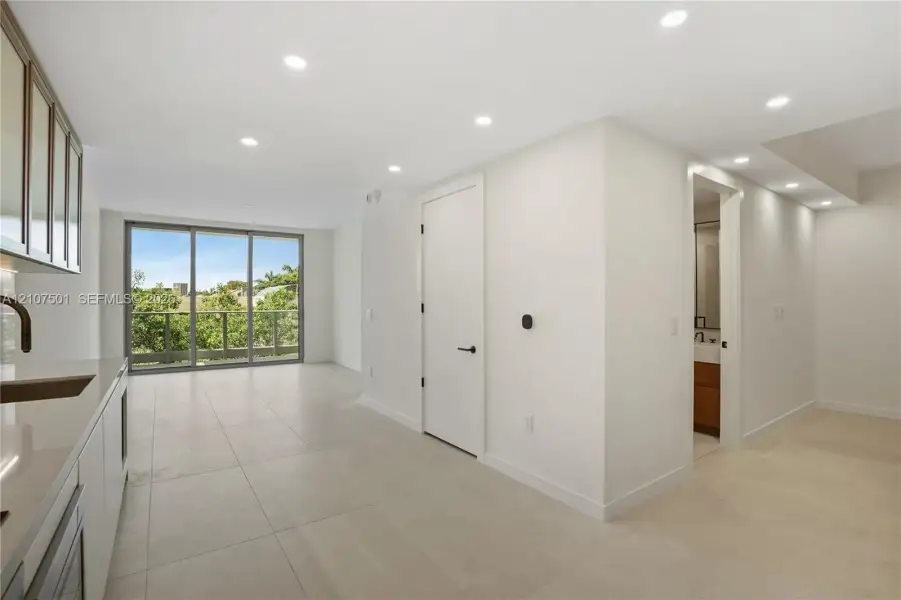 Spacious, unfurnished interior of a new home in , Miami (Image 23).