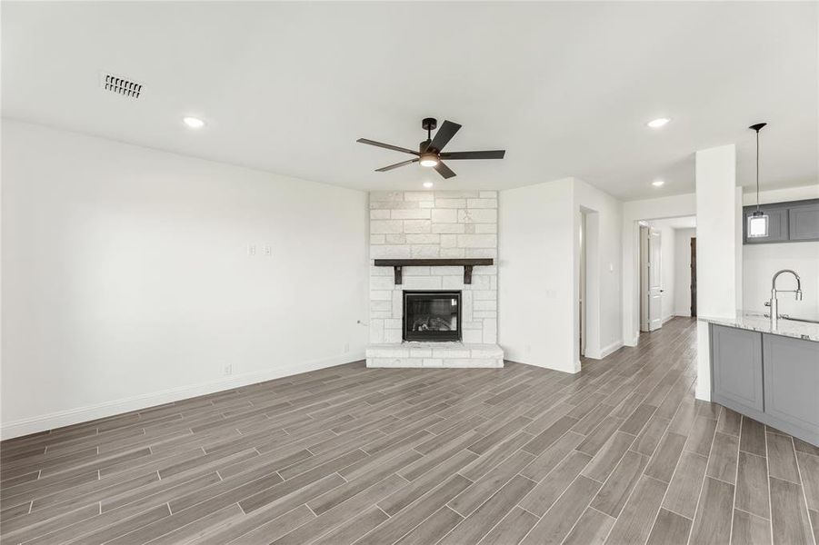 Spacious, unfurnished interior of a new home in Glenbrook, Red Oak (Image 25).