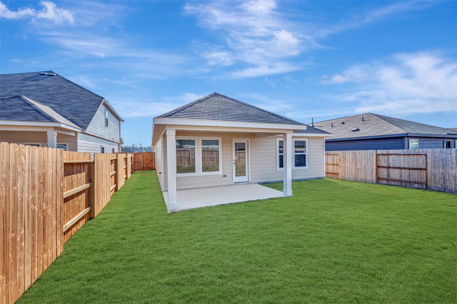 Exterior details and patio area of a home in Indian Springs, Crosby (Image 4).