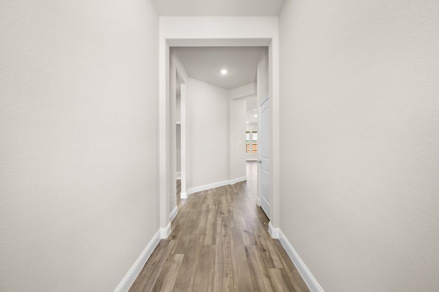 Spacious, unfurnished interior of a new home in Pirate Village, Granbury (Image 16).