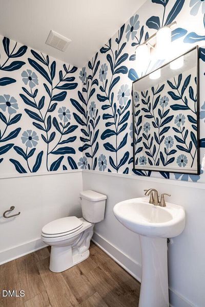 007-1280x960-powder-room