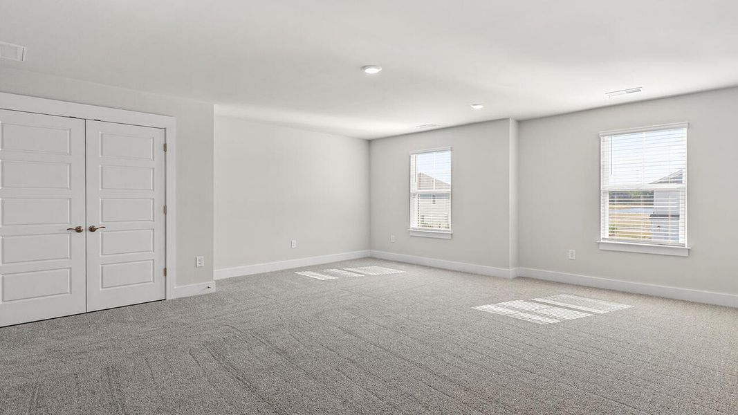 Spacious, unfurnished interior of a new home in Sidbury Station, Castle Hayne (Image 27).