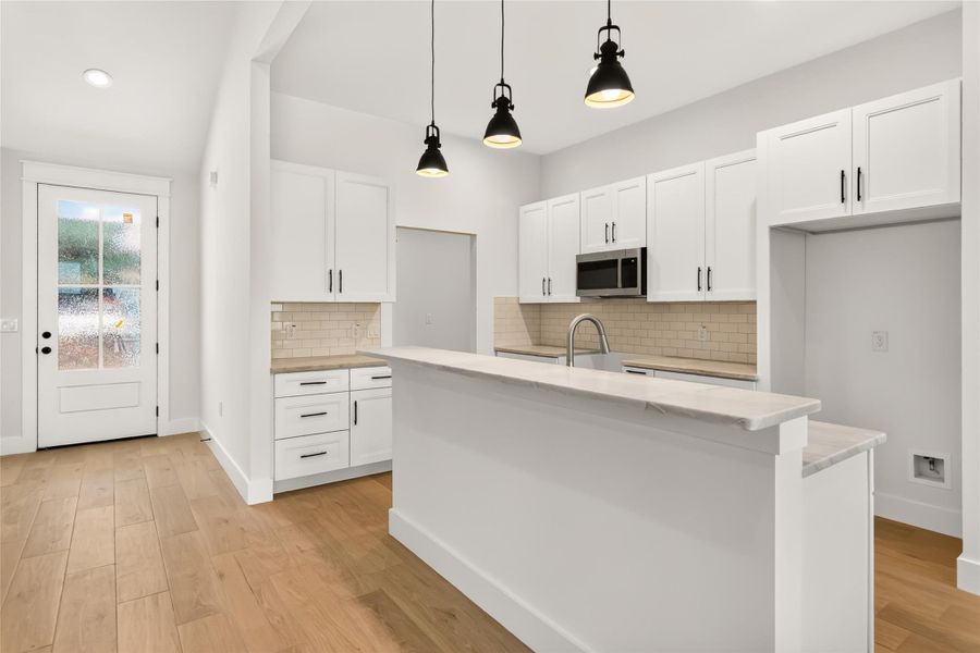 Furnished interior view inside a new home in , Wimberley (Image 14).