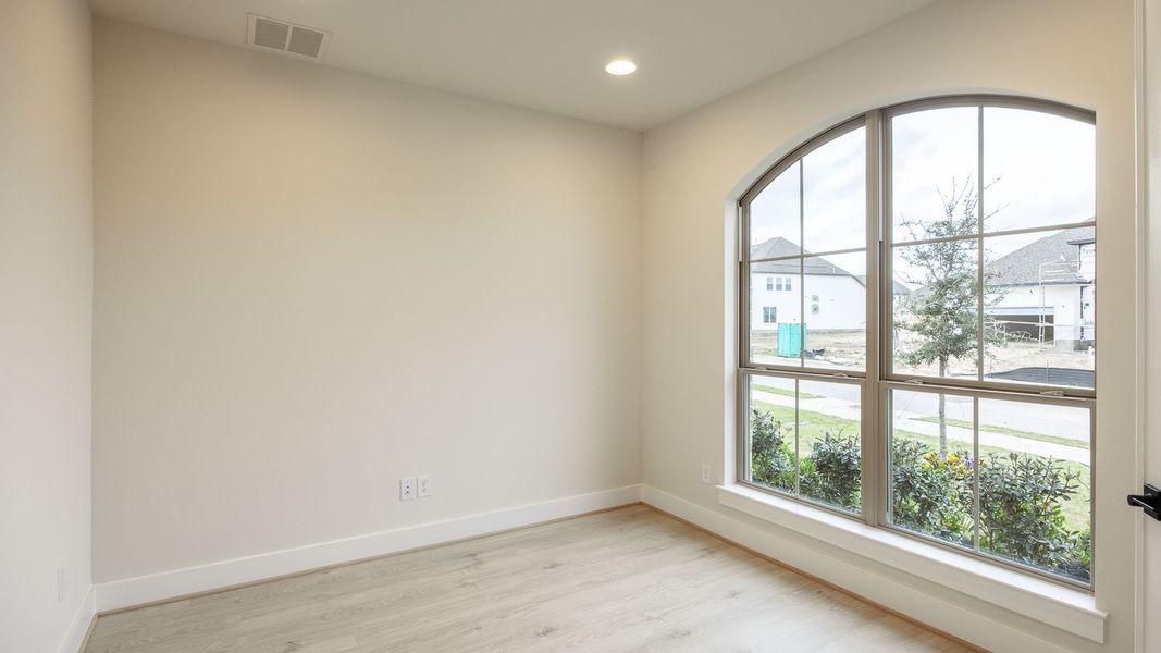 Spacious, unfurnished interior of a new home in Santa Rita Ranch - Eldorado, Liberty Hill (Image 5).