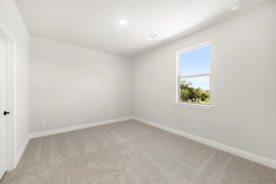 Spacious, unfurnished interior of a new home in Cottonwood Creek, Rowlett (Image 22). Spacious, unfurnished interior of a new home in Cottonwood Creek, Rowlett (Image 22).