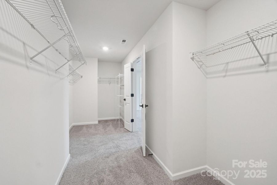 Spacious, unfurnished interior of a new home in Sylvan Creek, Denver (Image 19).