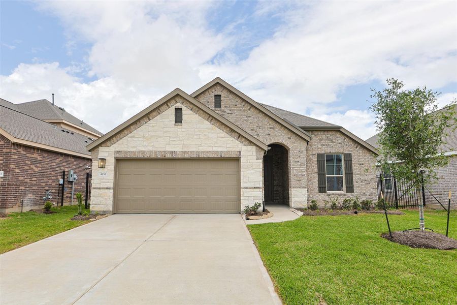 Front exterior of a new home in Sunterra, Katy, TX, highlighting curb appeal (Image 1). Front exterior of a new home in Sunterra, Katy, TX, highlighting curb appeal (Image 1).