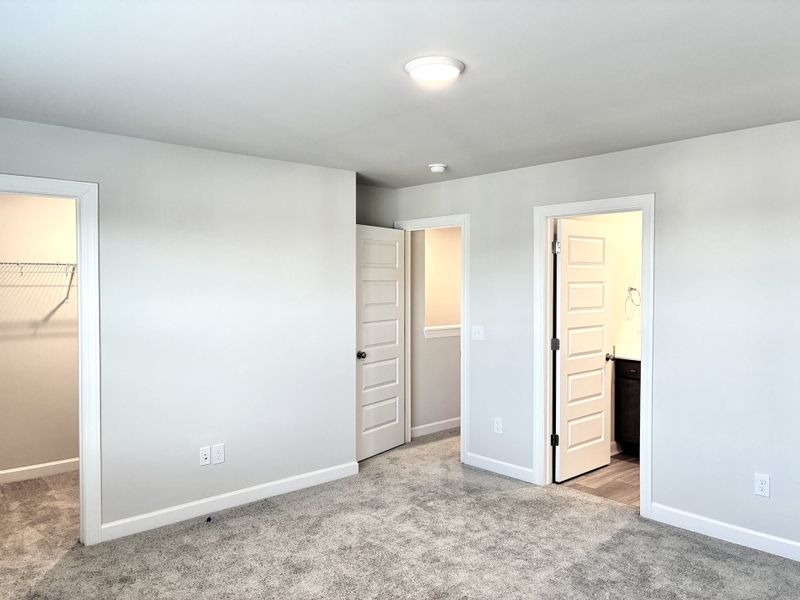 Spacious, unfurnished interior of a new home in Miller Park, Greenville (Image 21).