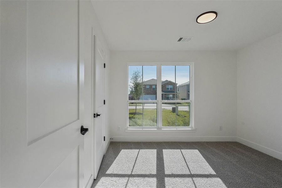 Spacious, unfurnished interior of a new home in Grand Oaks Reserve, Cleveland (Image 25).