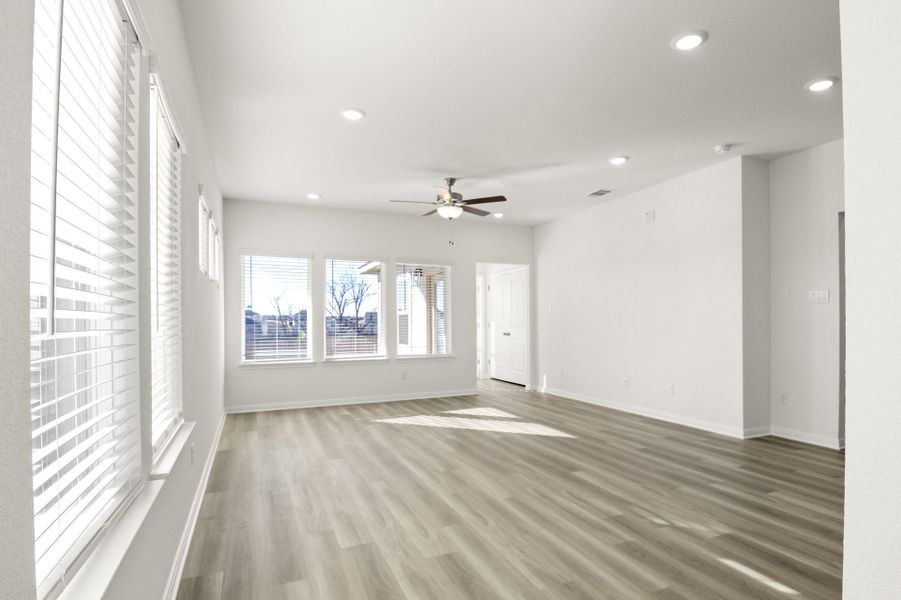 Spacious, unfurnished interior of a new home in Cool Water at Sonterra, Jarrell (Image 12).