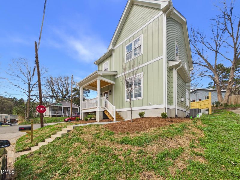 CAM01608G0-PR0128-STILL004