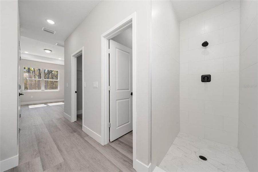 Spacious, unfurnished interior of a new home in , Ocala (Image 22).