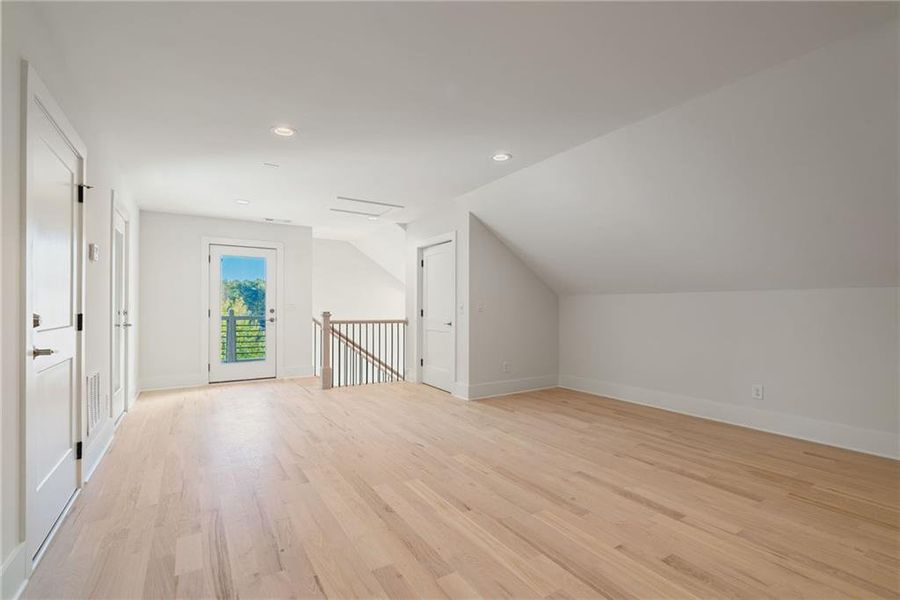 Spacious, unfurnished interior of a new home in , Alpharetta (Image 24).