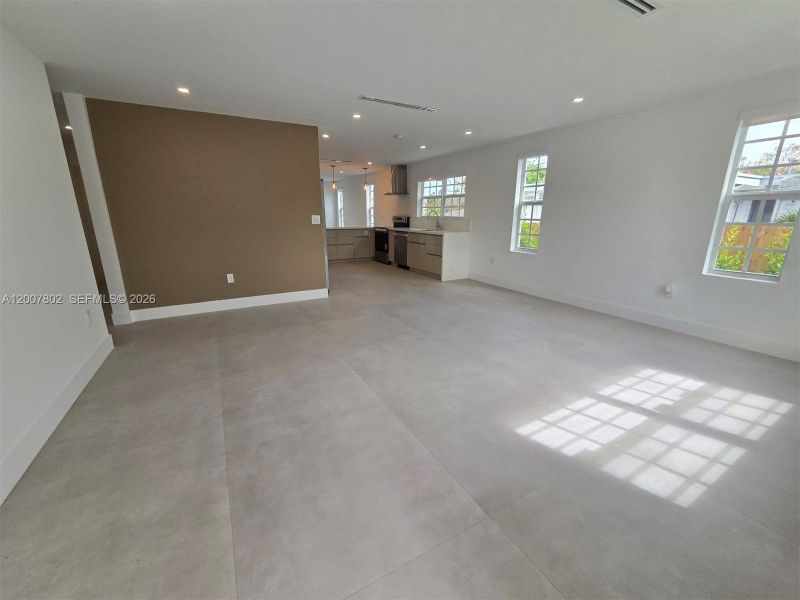 Spacious, unfurnished interior of a new home in , West Palm Beach (Image 28).
