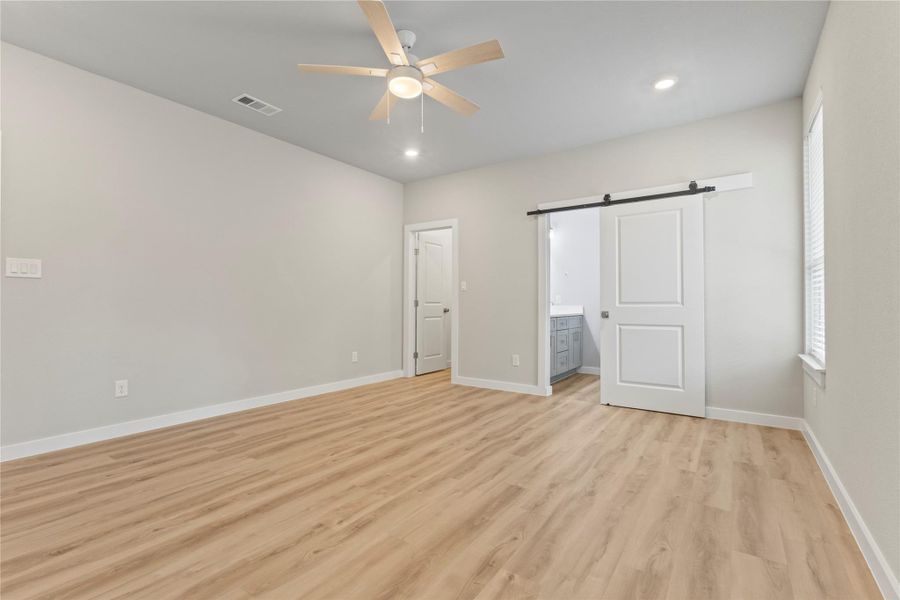 Beautiful primary bedroom with walk-in closet, and extra closet space, gorgeous primath bath, well design.