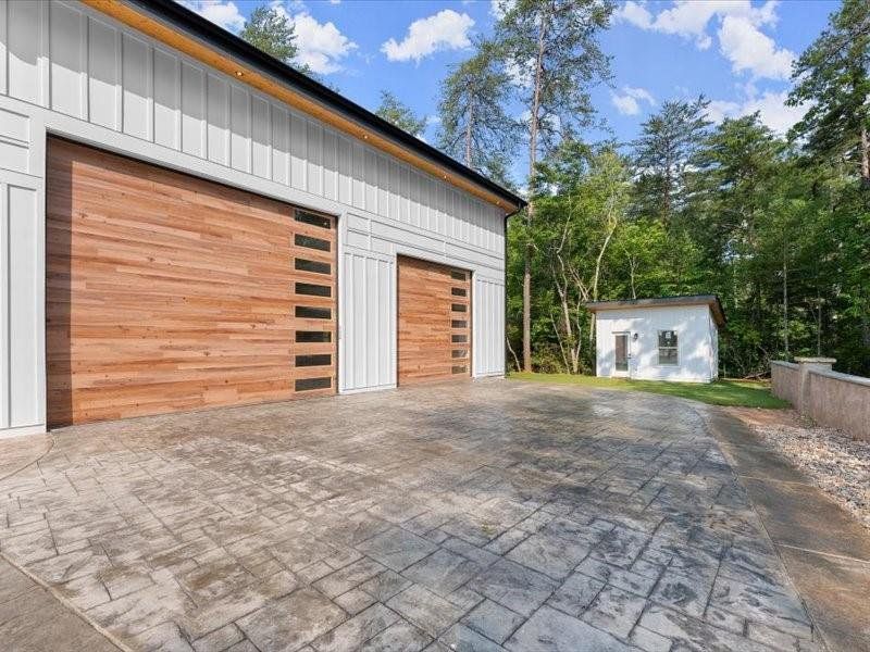 Exterior details and patio area of a home in , Dahlonega (Image 45).