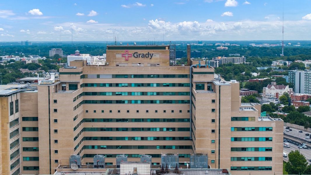 Condo located in South Fulton, GA showcasing its design and architecture (Image 4).