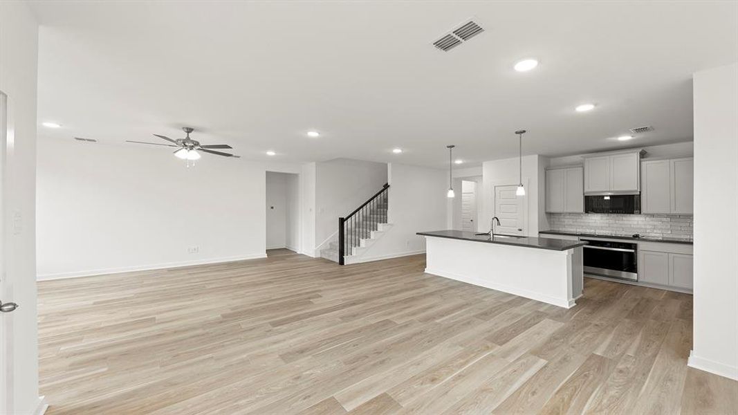 11. 1628 Elle - Dining (2)