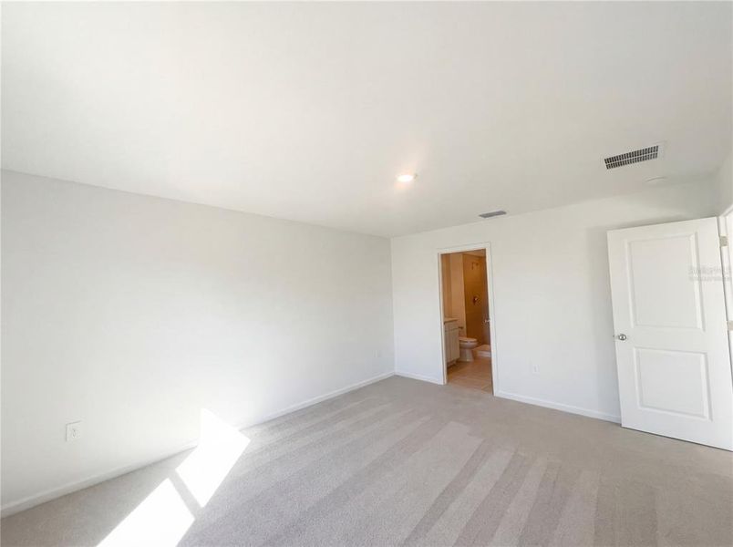 Spacious, unfurnished interior of a new home in Peace Creek Reserve, Winter Haven (Image 14).