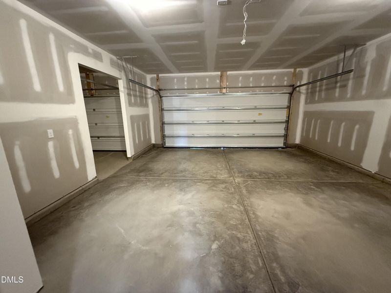 3 Car Garage! 3 Car Garage!