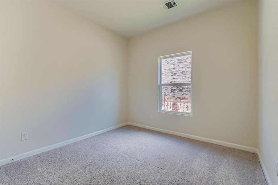 Spacious, unfurnished interior of a new home in Sperling Farms, Ferris (Image 8).