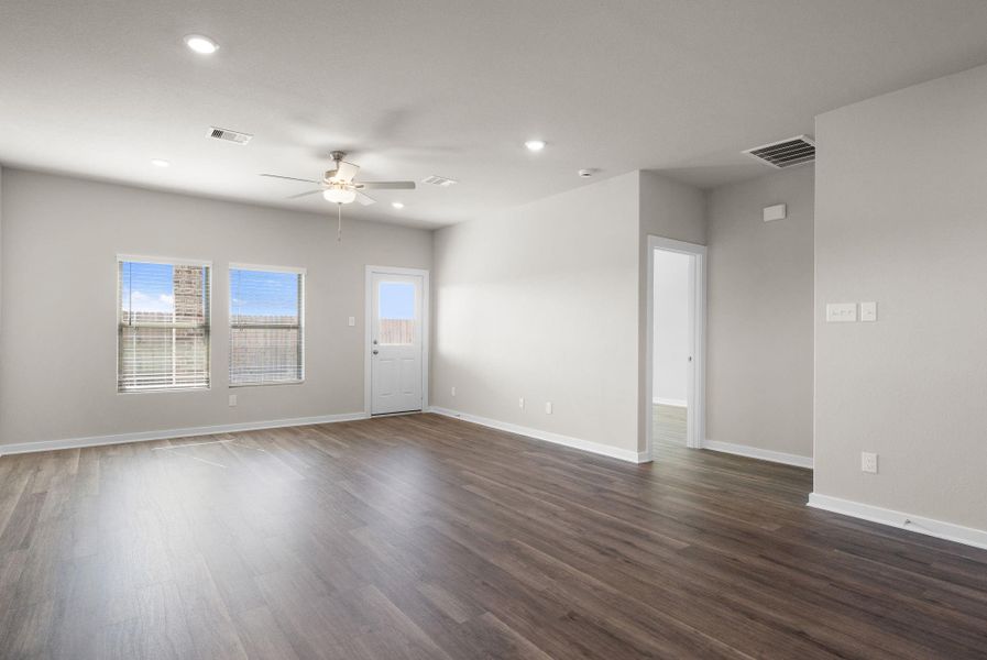 Spacious, unfurnished interior of a new home in Creekhaven, Rosharon (Image 10). Spacious, unfurnished interior of a new home in Creekhaven, Rosharon (Image 10).