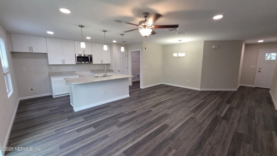 Spacious, unfurnished interior of a new home in , Jacksonville (Image 17).