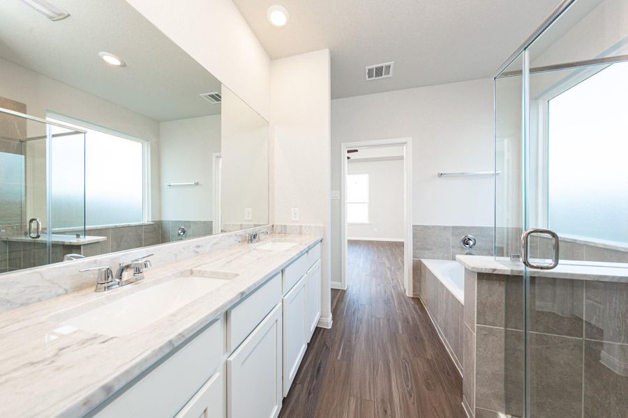 Photos are a representation of the floor plan. Options and interior selections will vary. Photos are a representation of the floor plan. Options and interior selections will vary.