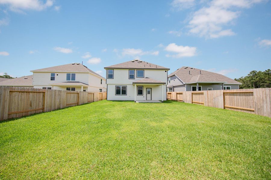 Exterior details and patio area of a home in Granger Pines, Conroe (Image 16).